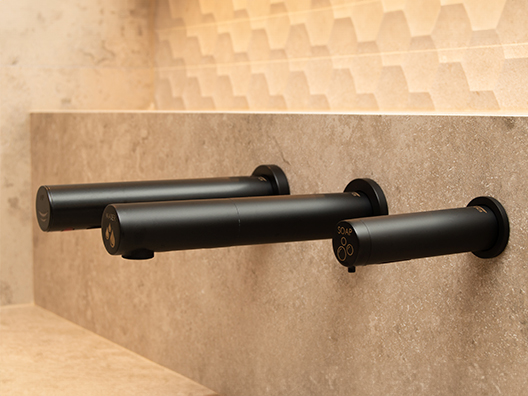 La importancia del color y los acabados en los equipamientos de baños colectivos